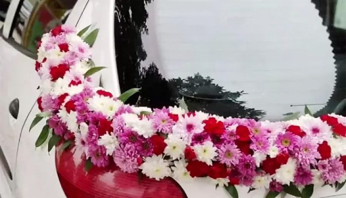 ایده گل آرایی ماشین عروس 206 6 گل ارایی ماشین پژو عروس