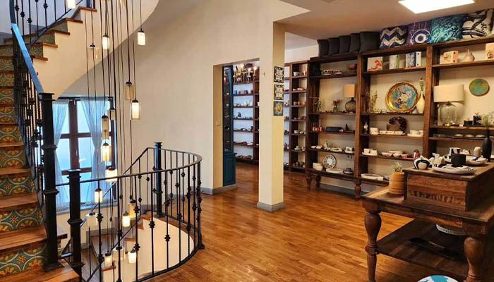 کتاب فروشی ققنوس