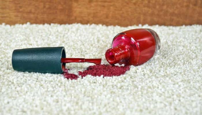 آموزش پاک کردن لاک از روی فرش 6 هنگام پاک کردن لاک از روی فرش این کارها را نکنید
