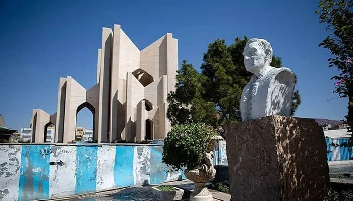زندگی نامه کامل محمد حسین شهریار؛ شاعر دل ها و زبان ها 8 تندیس شهریار در تبریز
