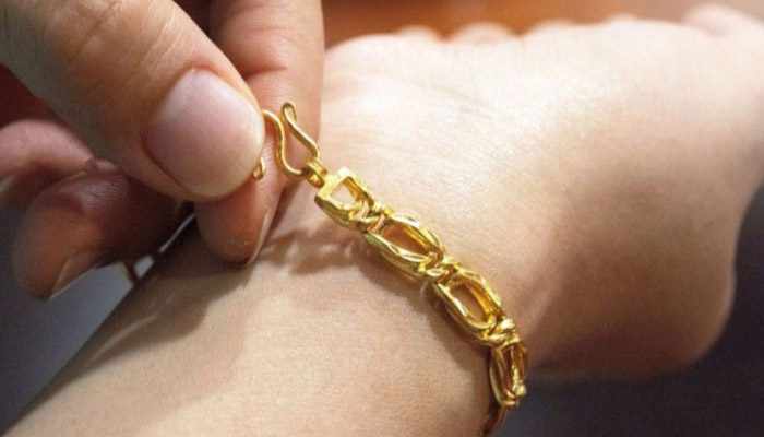 تعبیر خواب دستبند طلا (6 تعبیر رایج) 2 دستبند طلا زنانه در خواب دستبند طلا