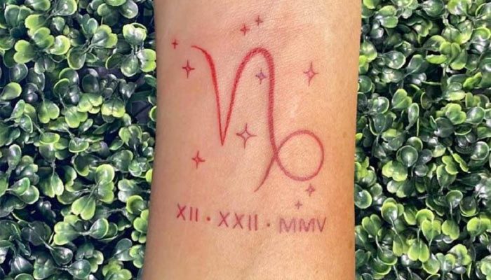 نماد و سمبل دی در طالع بینی 5 تتوی نماد دی