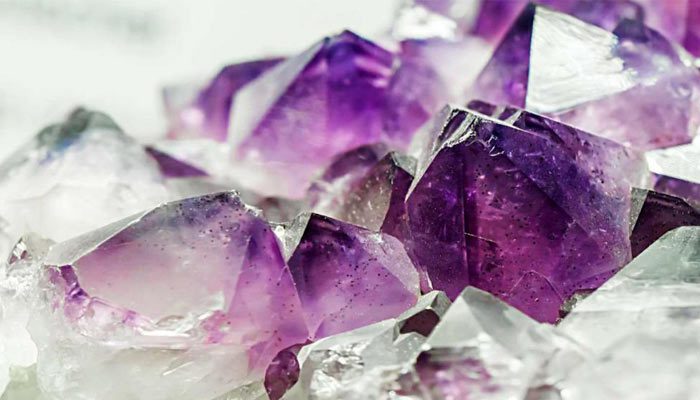 یاقوت ارغوانی سنگ ماه اسفند